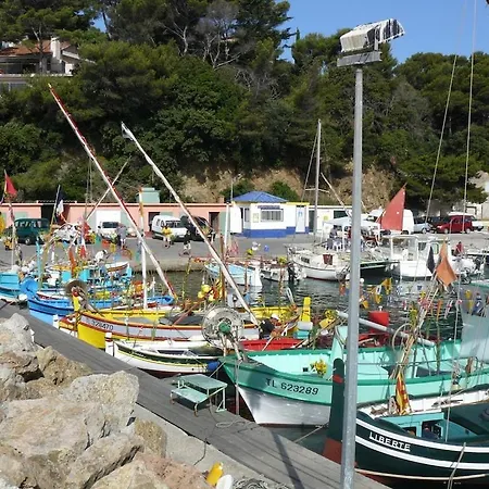 Giens-t2 Charme-7m A Pied - Rez De Jardin Hyeres