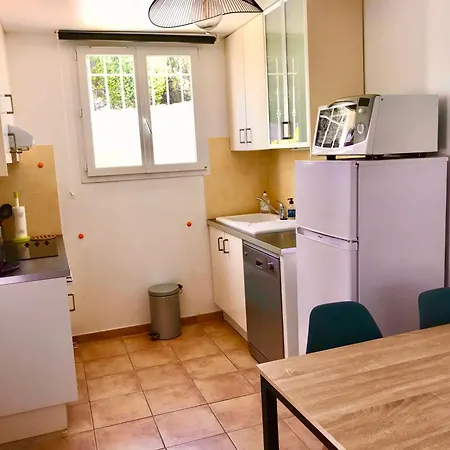 Giens-t2 Charme-7m A Pied - Rez De Jardin *